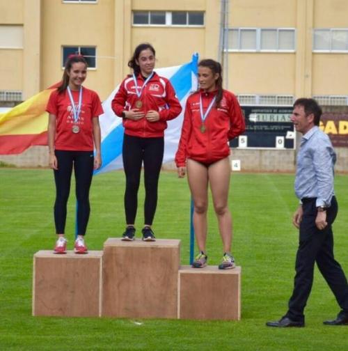 Ainara Rguez., reina de Galicia de los 600 lisos con una nueva medalla de oro. Bronce además para Uxía Salvatierra en los 1500 obstáculos!!!