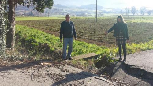 A ALCALDESA LAMENTA O RETRASO DA XUNTA NO ARRANXO DE DÚAS PONTES, UNHA EN SAN ADRIANO E A OUTRA EN SANTO TOMÉ, QUE ESTÁN DERRUÍDAS DENDE AS RIADAS DE OUTUBRO DE 2014