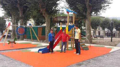 O CONCELLO MELLORA OS PARQUES INFANTÍS PARA ADAPTALOS Á NOVA NORMATIVA DESAS INSTALACIÓNS. NO DO CANTÓN DE VILANOVA ACABAN DE REMATAR AS OBRAS