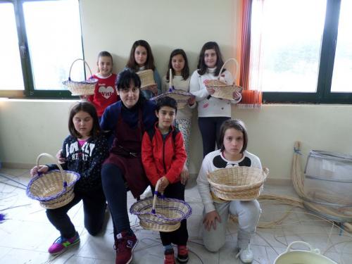 TERMINÓ EL TALLER DE CESTERÍA ORGANIZADO POR EL AYUNTAMIENTO, ACTIVIDAD EN LA QUE PARTICIPARON OCHO NIÑ@S