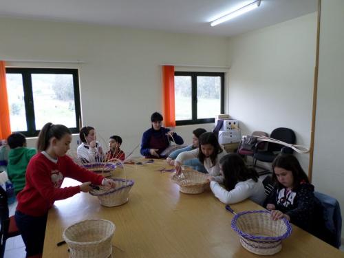 TERMINÓ EL TALLER DE CESTERÍA ORGANIZADO POR EL AYUNTAMIENTO, ACTIVIDAD EN LA QUE PARTICIPARON OCHO NIÑ@S