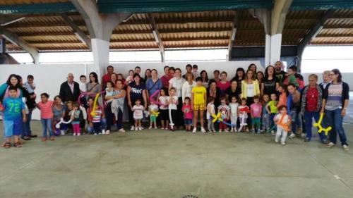 OS NENOS E EDUCADORES DO PUNTO DE ATENCIÓN Á INFANCIA DE LOURENZÁ CELEBRARON A FESTA DE FIN DE CURSO CUNHA TARDE DE XOGOS E MERENDA NO RECINTO FEIRAL
