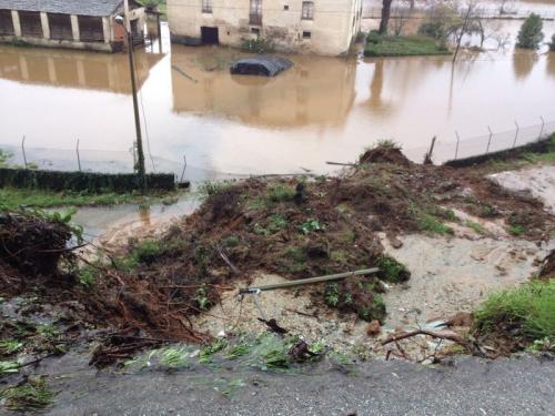 LAS INUNDACIONES CAUSARON IMPORTANTES DAÑOS MATERIALES, LA MUERTE DE ANIMALES Y EL DESALOJO DE LAS PERSONAS RESIDENTES EN DOS VIVIENDAS