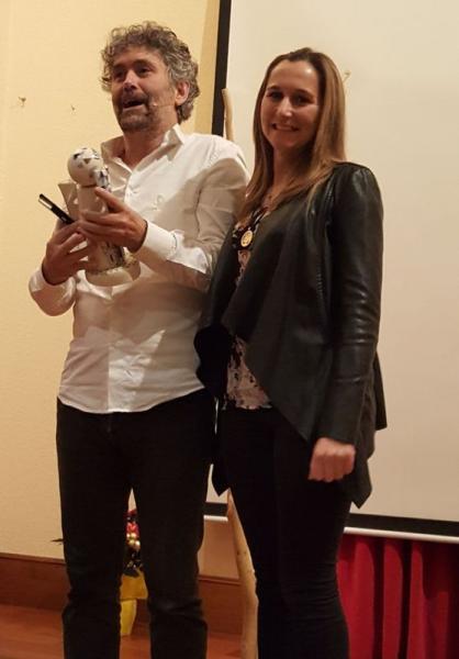 EL SALÓN DE ACTOS MUNICIPAL ESTUVO ABARROTADO DE PÚBLICO EN LA GALA DE ENTREGA DE PREMIOS DEL I CERTAME DE TEATRO CONCELLO DE LOURENZÁ