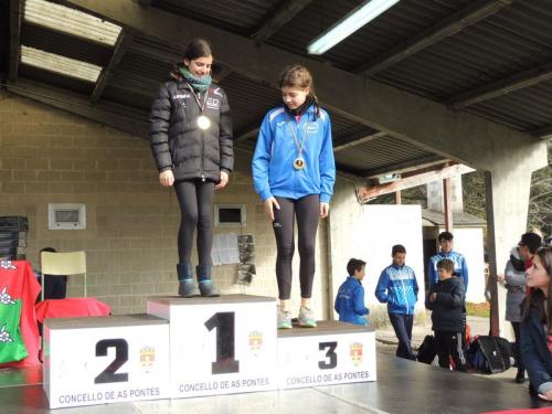 Las Balas del Maderas Barcia Lourenzá desafiaron al hielo en el II Cros de As Pontes. Título para Carmen Garcia, Subcampeonatos para Henar e Ian Méndez y Bronce para Ana Vallines. 4º puesto alevín para Emma y 5ª Lourdes García. Enhorabuena. Seguimos!!!