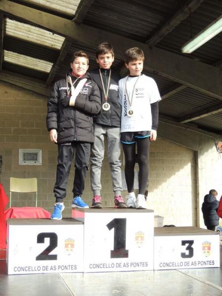 Las Balas del Maderas Barcia Lourenzá desafiaron al hielo en el II Cros de As Pontes. Título para Carmen Garcia, Subcampeonatos para Henar e Ian Méndez y Bronce para Ana Vallines. 4º puesto alevín para Emma y 5ª Lourdes García. Enhorabuena. Seguimos!!!