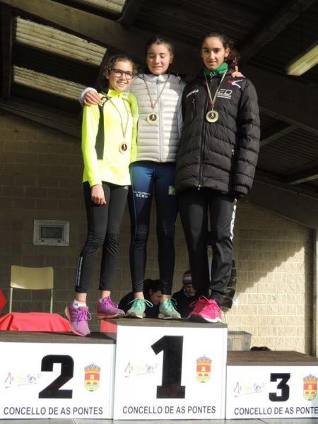 Las Balas del Maderas Barcia Lourenzá desafiaron al hielo en el II Cros de As Pontes. Título para Carmen Garcia, Subcampeonatos para Henar e Ian Méndez y Bronce para Ana Vallines. 4º puesto alevín para Emma y 5ª Lourdes García. Enhorabuena. Seguimos!!!