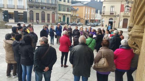 HOY SE CELEBRÓ DELANTE DEL AYUNTAMIENTO UNA CONCENTRACIÓN A FAVOR DE LA IGUALDAD ENTRE HOMBRES Y MUJERES, TAMBIÉN SE INAUGURÓ UNA EXPOSICIÓN Y HUBO UNA CHARLA. ESTE DOMINGO TENDRÁ LUGAR UNA COMIDA EN EL RECINTO FERIAL