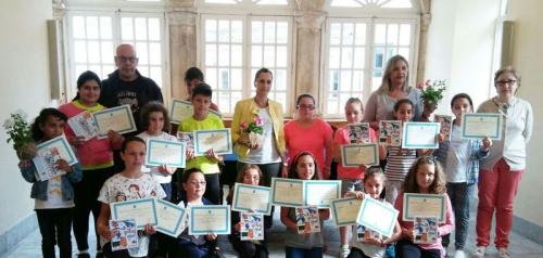 A ALCALDESA E O CONCELLEIRO DE CULTURA ENTREGARON OS PREMIOS DO CONCURSO DE POESÍA E NARRACIÓN DAS LETRAS GALEGAS CONVOCADO POLA BIBLIOTECA PÚBLICA MUNICIPAL