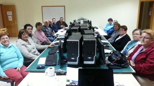 18 VECINOS DE LOURENZÁ PARTICIPAN EN UN CURSO DE INFORMÁTICA QUE SE DESARROLLARÁ HASTA EL DÍA 30 DE ESTE MES
