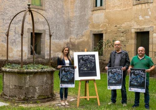 PRESENTOUSE HOXE O CARTEL DA XXV FESTA DA FABA, OBRA DO ARTISTA ALFOCENSE HIPÓLITO XEADA. O FESTEXO, QUE SE CELEBRARÁ DO 2 AO 4 DE OUTUBRO, SERÁ PREGOADO POLOS LAURENTINOS XOSÉ LÓPEZ GONZÁLEZ E JOSE MARÍA GARCÍA FERNÁNDEZ