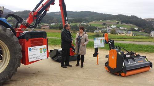 OS CONCELLOS DE LOURENZÁ E TRABADA FIRMARON UN CONVENIO DE COLABORACIÓN PARA XESTIONAR DE MANEIRA CONXUNTA O SERVIZO DE MANTEMENTO DE ESTRADAS E CAMIÑOS MUNICIPAIS