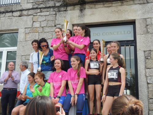 Trofeazo na carreira absoluta de Friol para as nosas guerreiras Cadetes con un 3º posto por equipos (Ana, Mariña, Uxía, Carme e Marta)!!! Ademáis, títulos individuais para Manu Rguez. en infantil e Hugo López en alevín máis un bronce para Henar !!!