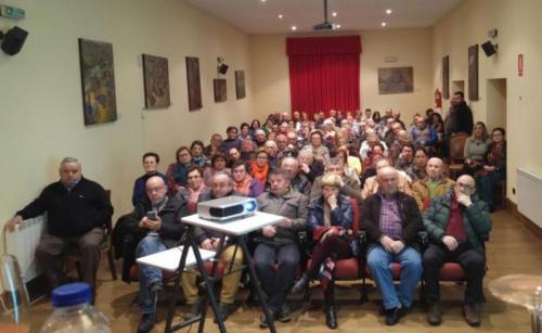 O SALÓN DE ACTOS MUNICIPAL ENCHEUSE DE PÚBLICO ONTE NA CHARLA DO CARDIÓLOGO RAMÓN RÍOS SOBRE O INFARTO DE MIOCARDIO
