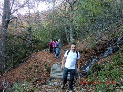 UNHA TRINTENA DE SENDERISTAS DISFRUTARON ESTA FIN DE SEMANA DA ESPECTACULAR RUTA ORGANIZADA POLA ASOCIACIÓN DE SENDEIRISMO TERRAS DE LOURENZÁ POLO COUREL