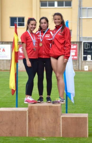 Ainara Rguez., raíña de Galicia dos 600 lisos con unha nova medalla de ouro. Bronce ademáis para Uxía Salvatierra nos 1500 obstáculos!!!