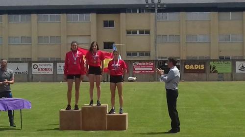Ainara Rguez., raíña de Galicia dos 600 lisos con unha nova medalla de ouro. Bronce ademáis para Uxía Salvatierra nos 1500 obstáculos!!!