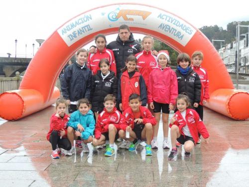 DOBRE ÉXITO DAS ESCOLAS DEPORTIVAS NA DOBRE CITA QUE AFRONTABAN COMPETINDO POLA MAÑÁ NA CORRE POLO NADAL EN VIVEIRO E POLA TARDE/NOITE NA S. SILVESTRE VEIGUEÑA