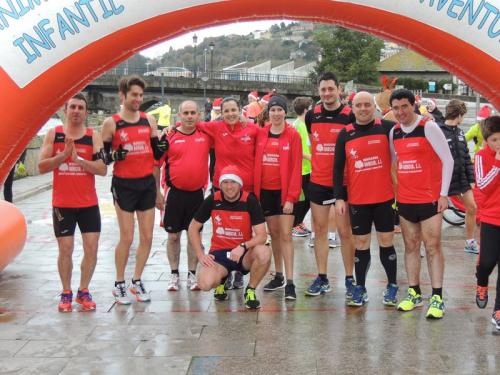DOBRE ÉXITO DAS ESCOLAS DEPORTIVAS NA DOBRE CITA QUE AFRONTABAN COMPETINDO POLA MAÑÁ NA CORRE POLO NADAL EN VIVEIRO E POLA TARDE/NOITE NA S. SILVESTRE VEIGUEÑA