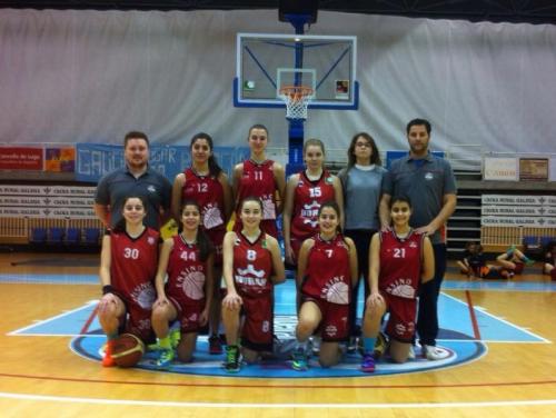 AS XOGADORAS DE BASKET DAS ESCOLAS GANAN O TORNEO DE NADAL DO ENSINO