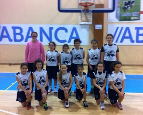 AS XOGADORAS DE BASKET DAS ESCOLAS GANAN O TORNEO DE NADAL DO ENSINO
