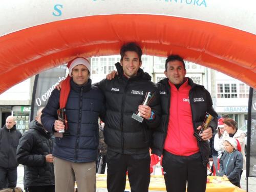 DOBRE ÉXITO DAS ESCOLAS DEPORTIVAS NA DOBRE CITA QUE AFRONTABAN COMPETINDO POLA MAÑÁ NA CORRE POLO NADAL EN VIVEIRO E POLA TARDE/NOITE NA S. SILVESTRE VEIGUEÑA