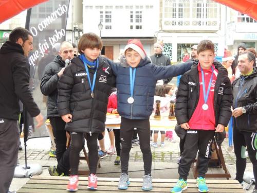 DOBRE ÉXITO DAS ESCOLAS DEPORTIVAS NA DOBRE CITA QUE AFRONTABAN COMPETINDO POLA MAÑÁ NA CORRE POLO NADAL EN VIVEIRO E POLA TARDE/NOITE NA S. SILVESTRE VEIGUEÑA